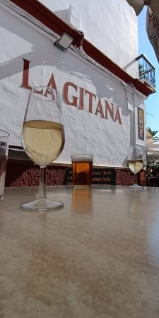 La manzanilla: sabor y elegancia de vinos del sur de España. historia ya tradición.
